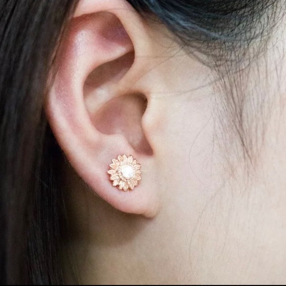 New Yellow Gold Sunflower Diamond Earrings - Picture 2 of 7